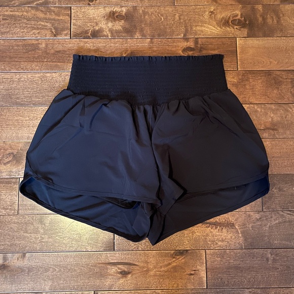 Aerie Offline Real Me Smocked Running Short - Picture 2 of 4